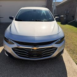 2019 Chevrolet Malibu ( LOW MILES)