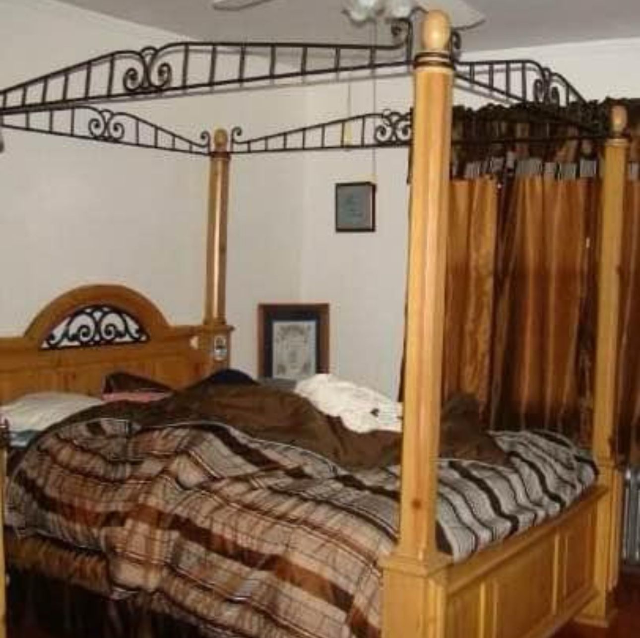 Queen Canopy Bedroom Set 