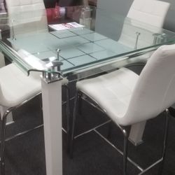 DINING TABLE WITH 4 CHAIRS BRAND NEW 