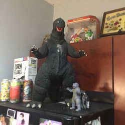 Bandai Gigantic Godzilla 64 Rare 20”.    Pickup Only! New Jersey 07057