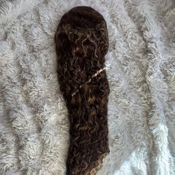 Honey Blonde Hidden Strap 360 Full Lace Frontal Wigs Human Hair 4/27 Highlight Ombre Pre Plucked Bleached Knots 220 Density 360 Curly Wigs with Drawst