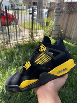 Jordan 4 Thunder Size 7.5 MENS