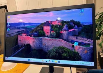 LG 27md5kb-b  27” screen with USB port. compariable with mac and pc.- pickup from Northridge area