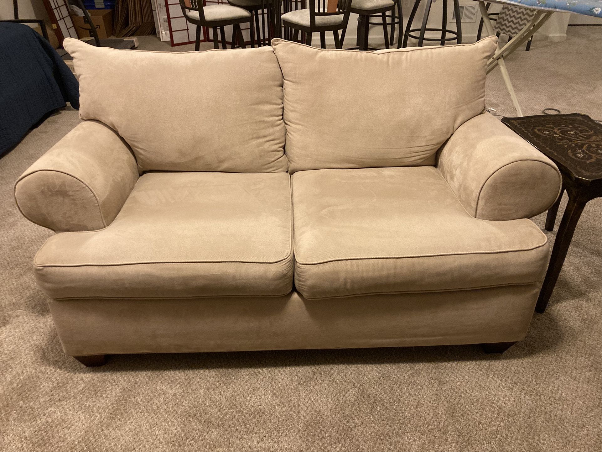Loveseat – beige fabric – US made