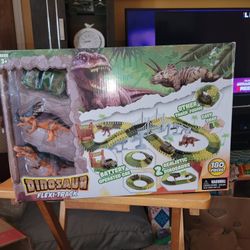 🙂NEW 180 PC DINOSAUR FLEXI-TRACK. INCLUDES DINOSAURS AND A BATTERY OPERATED CAR.  EAST SNAP