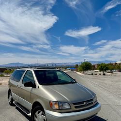 2000 Toyota Sienna