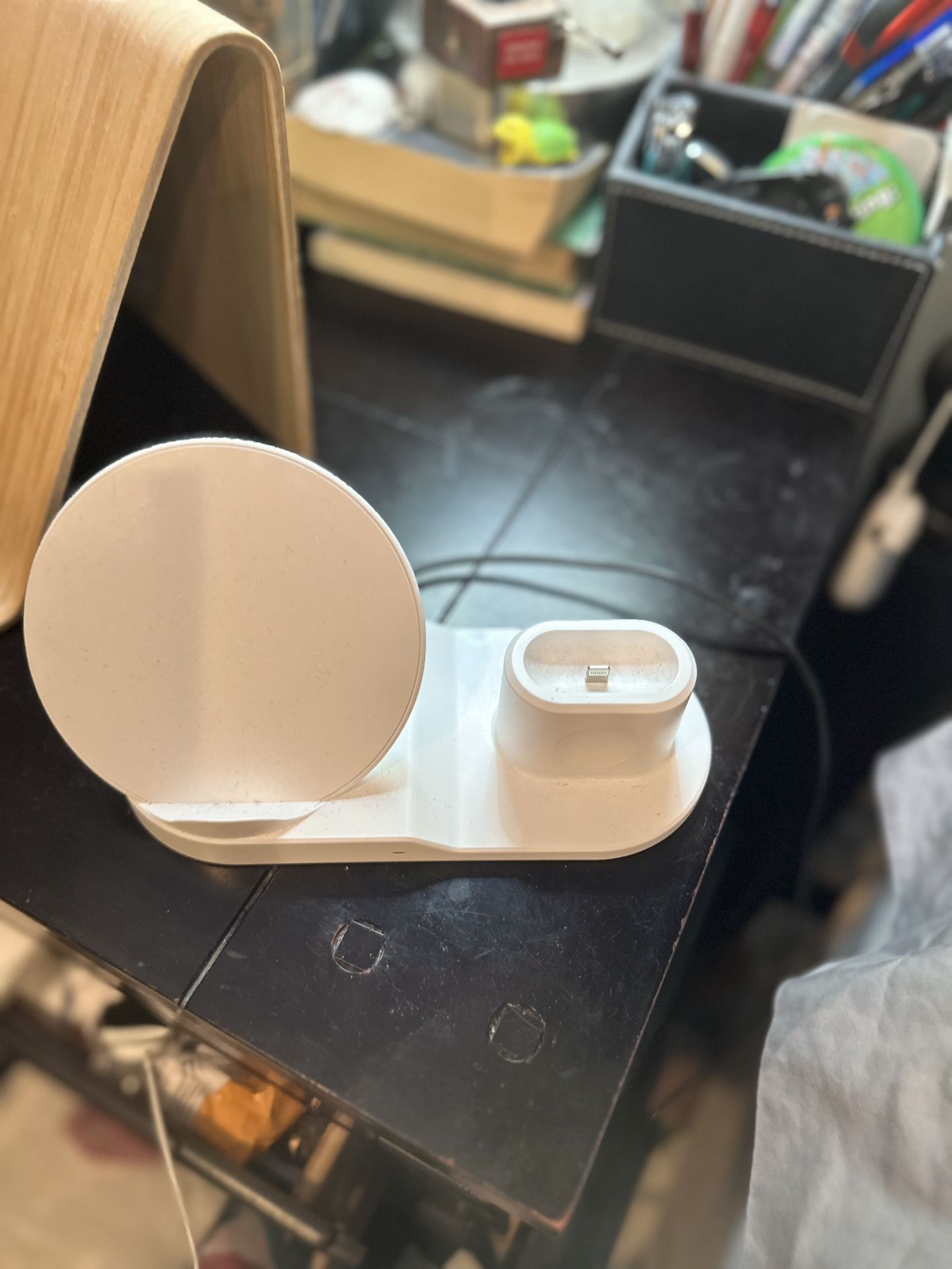 Wireless charger Plus AirPods