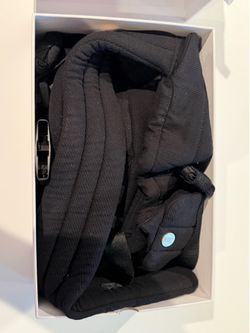 Mabé “The Monarch” baby carrier (black, unused)
