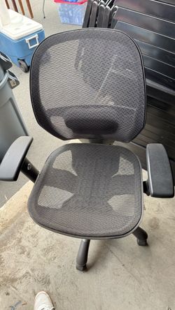 Black Mesh Office Chair with Armrests