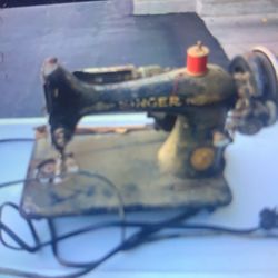 Singer Sewing Machine 