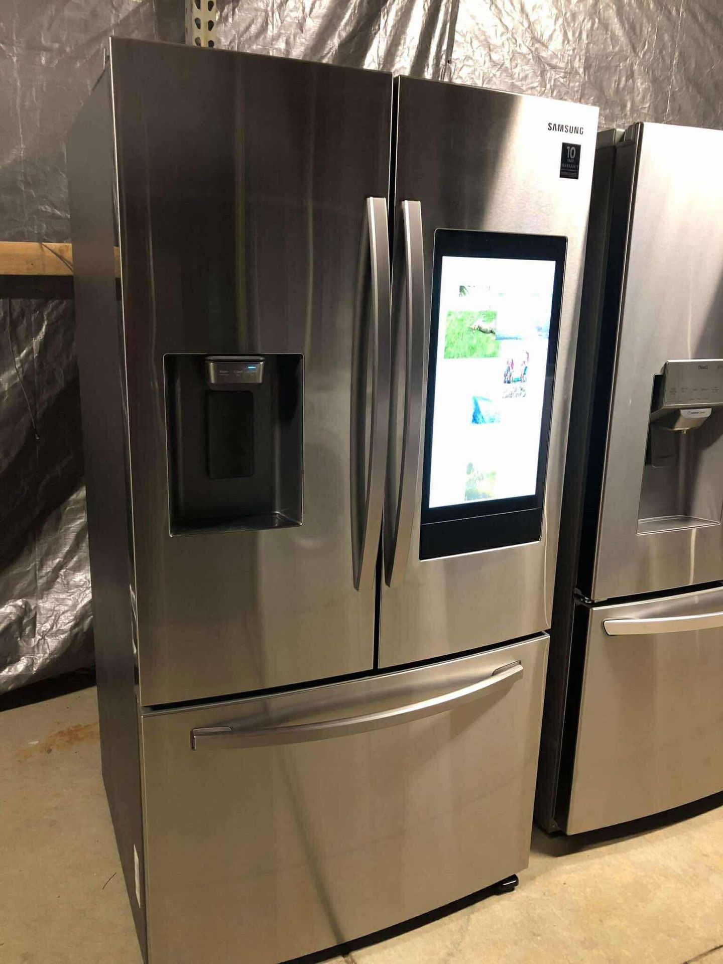 Refrigerator Family Hub