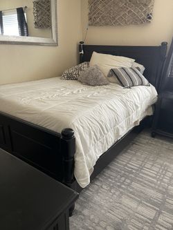 Bedroom set 4 piece
