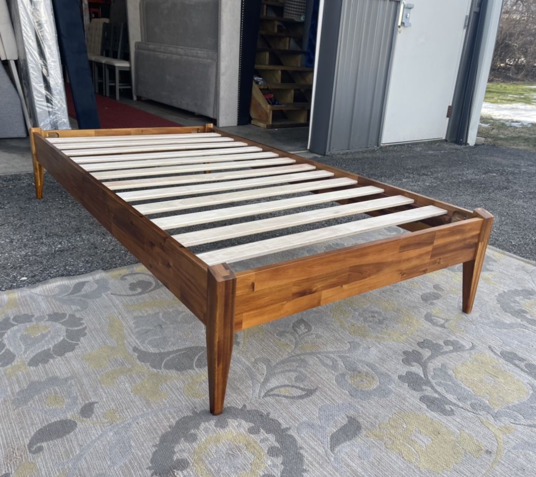 New Twin Size Wood Platform Bed Frame