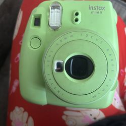 Instant camera