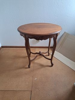 Vintage Queen Anne style or French Louis XV style carved walnut parlor side table,