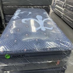 TWIN XL STEARNS & FOSTER LUX ESTATE (MEDIUM) PILLOW TOP MATTRESS & BOX SPRING BED SET