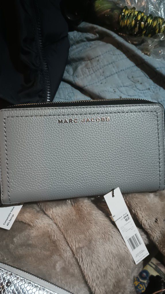 Marc Jacobs ® Genuine Leather Womens Wallet  (BRAND NEW)
