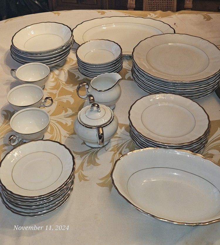 8 Piece Harmony House China Set