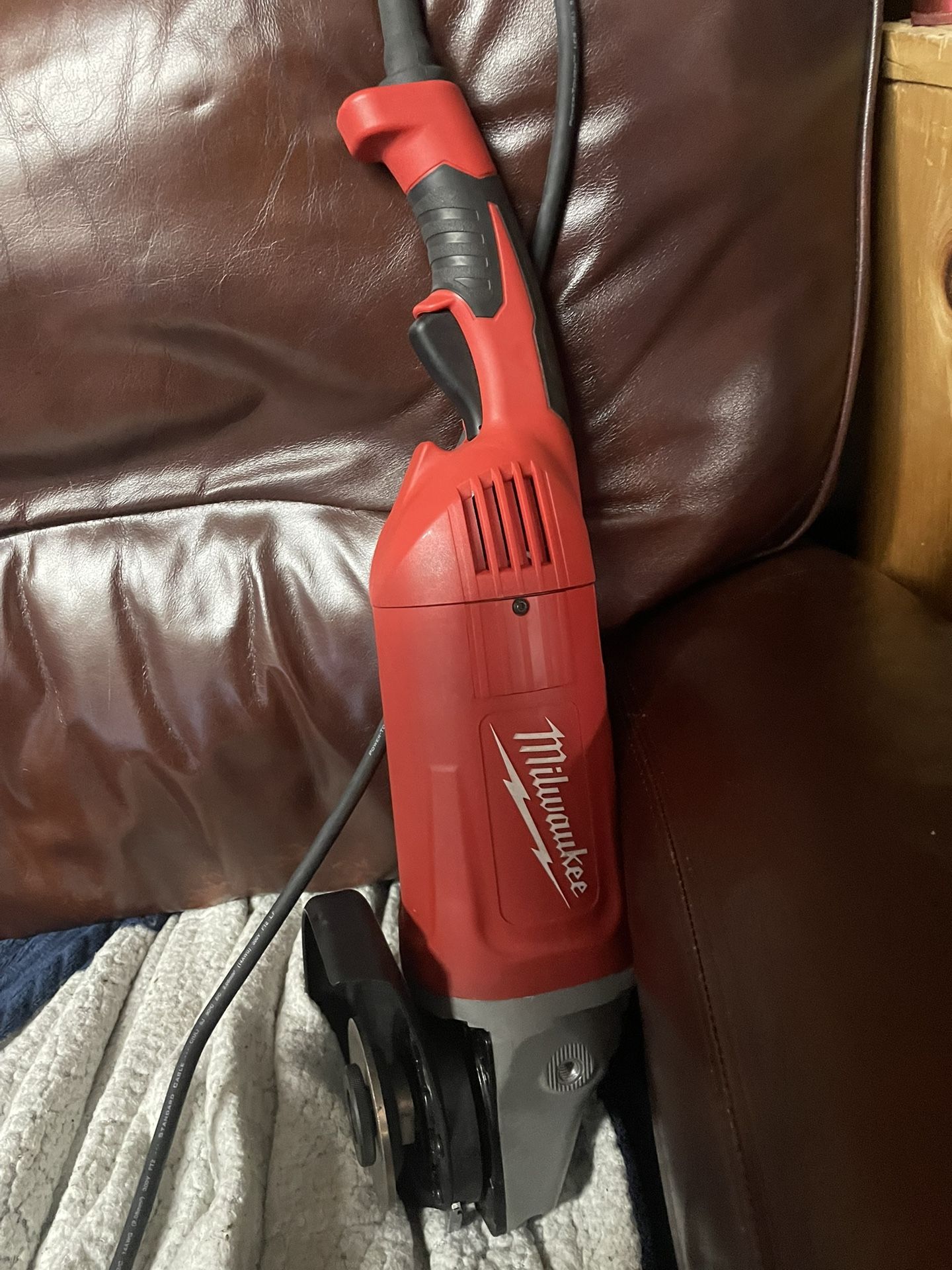 Milwaukee 7”/9” Grinder