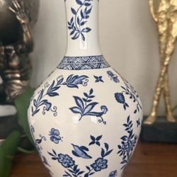 Blue and White Porcelain Decanter by Coalport Featuring Floral Motif