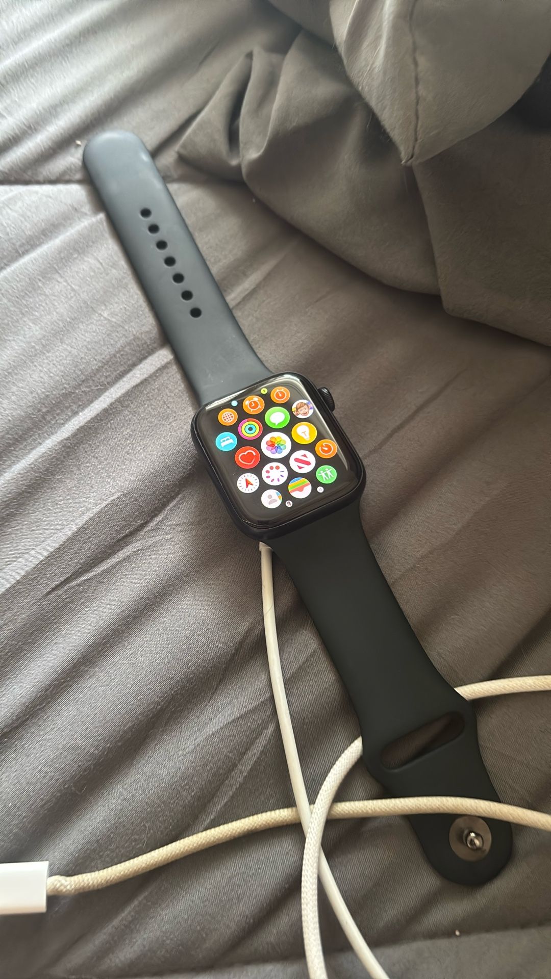 Apple Watch SE (GPS + Cellular) (2nd Generation)