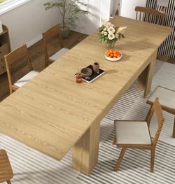 Extendable dining table