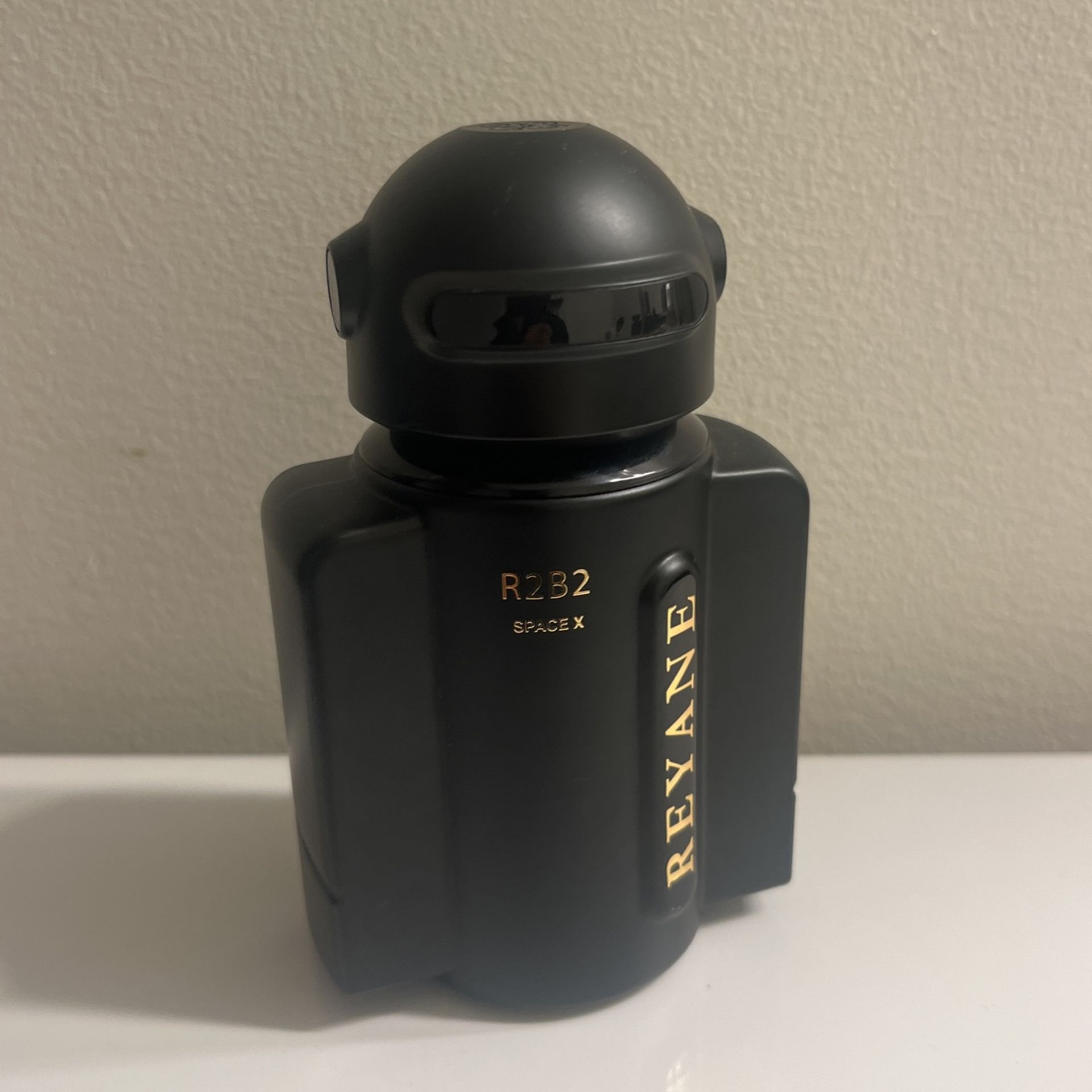 R2B2 Luxury Cologne, space x