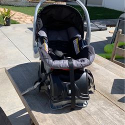 Baby Trend Baby Car Seat Amazing Condition!!