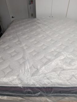 Helix Luxe Dusk Cal King Mattress - Perfect Condition