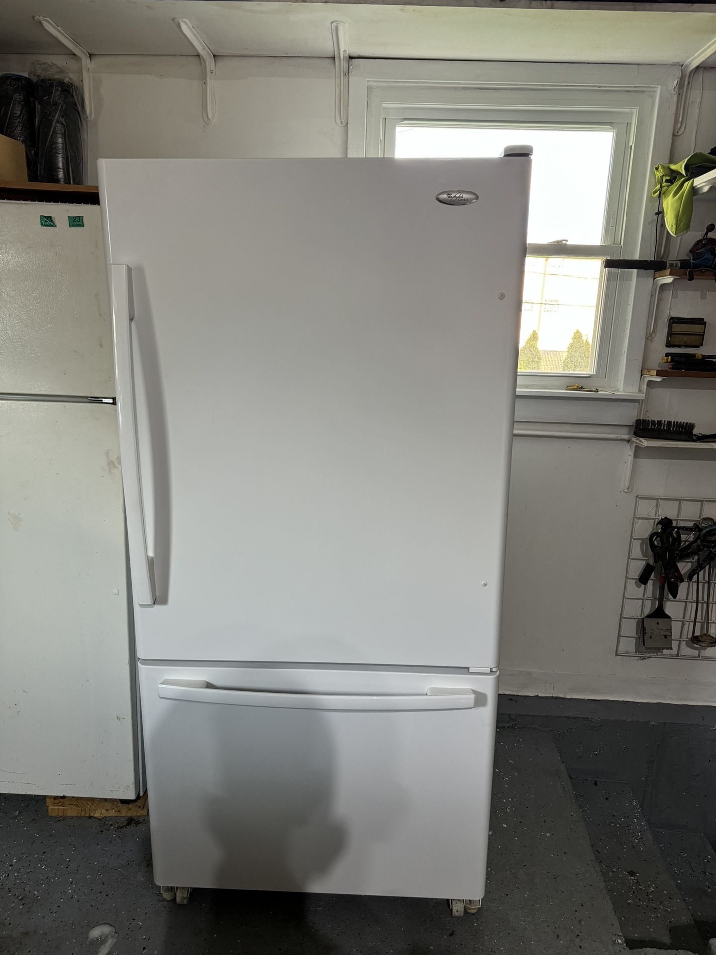 33” Whirlpool Refrigerator Bottom Freezer White
