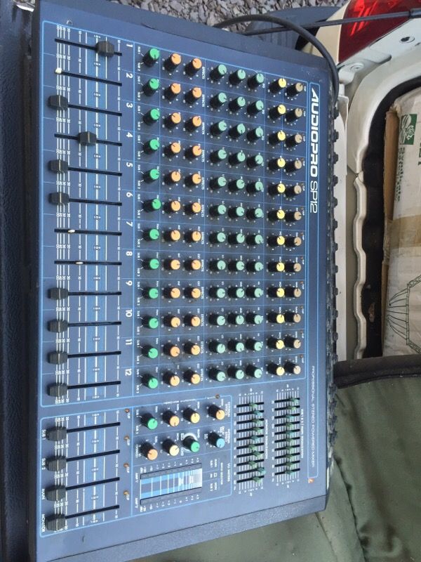 Yorkville audiopro sp12 stereo powered mixer