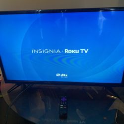 32 in Roku flat Screen TV  w/ Remote