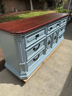 DRESSER