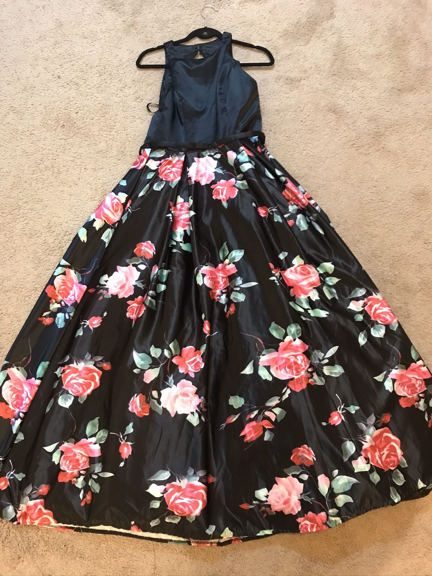 Sz6 black floral ball gown prom dress