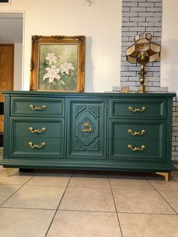 Gorgeous 9 Drawer Dresser