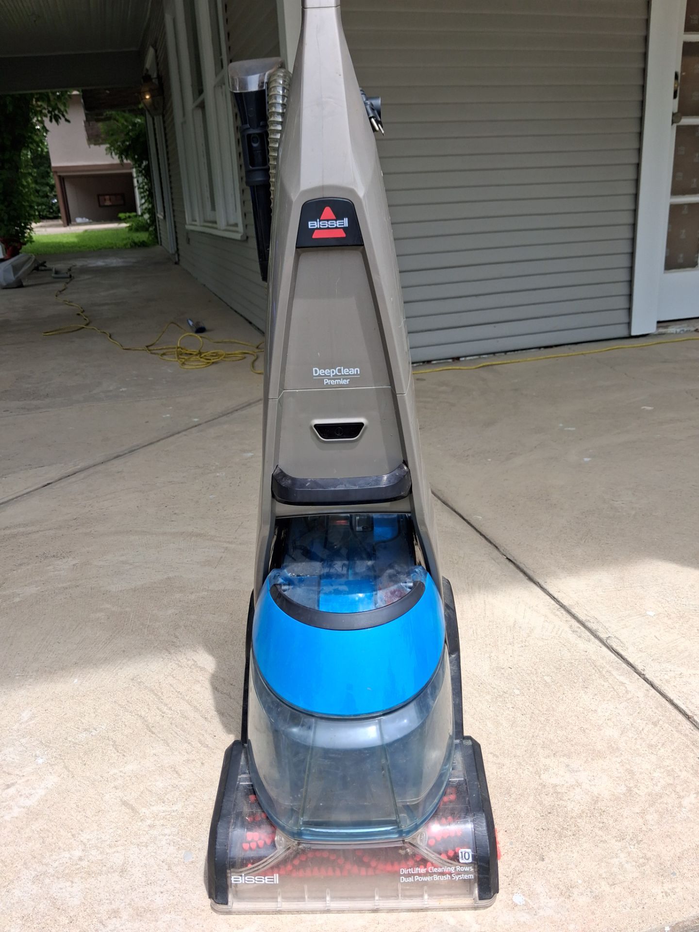 Carpet shampooer