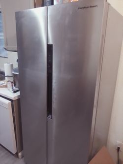 : Like-New Hamilton Beach Side-by-Side Fridge – Works Great! ($250 TONIGHT ONLY)