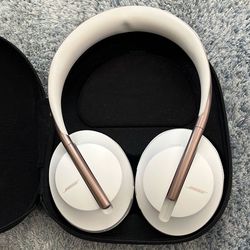Bose Headphones 700  Wireless,, Microphone for Clear Calls and Alexa Voice Control, Like New
