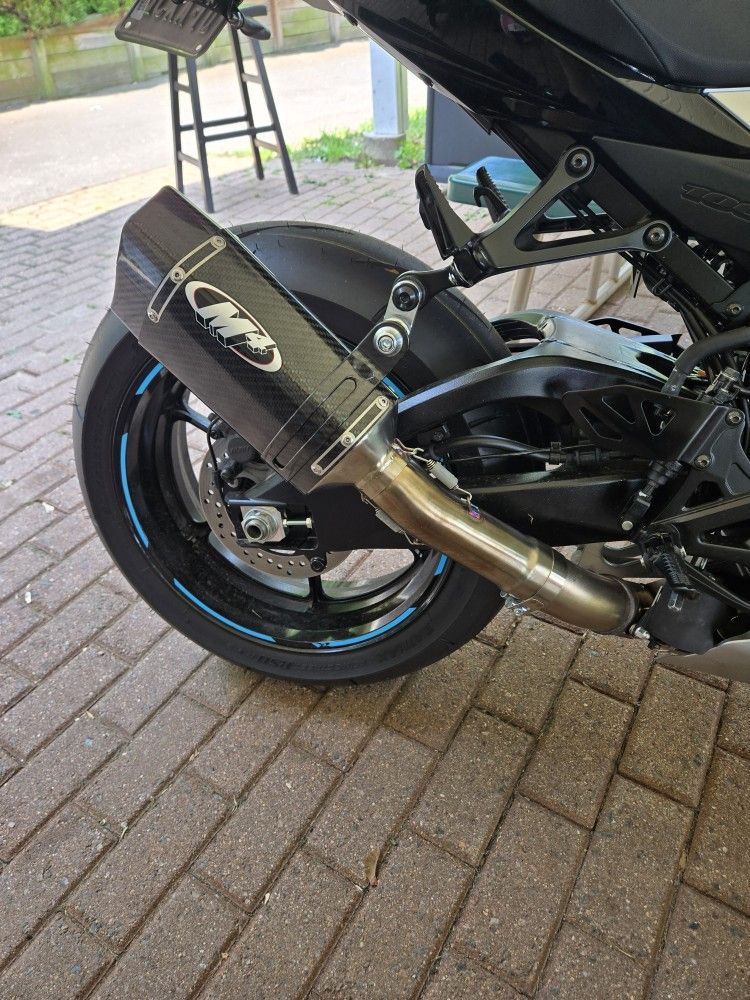 M4 Slip On