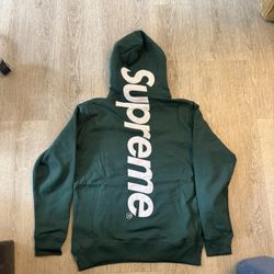 SUPREME HOODIES AND SWEATS