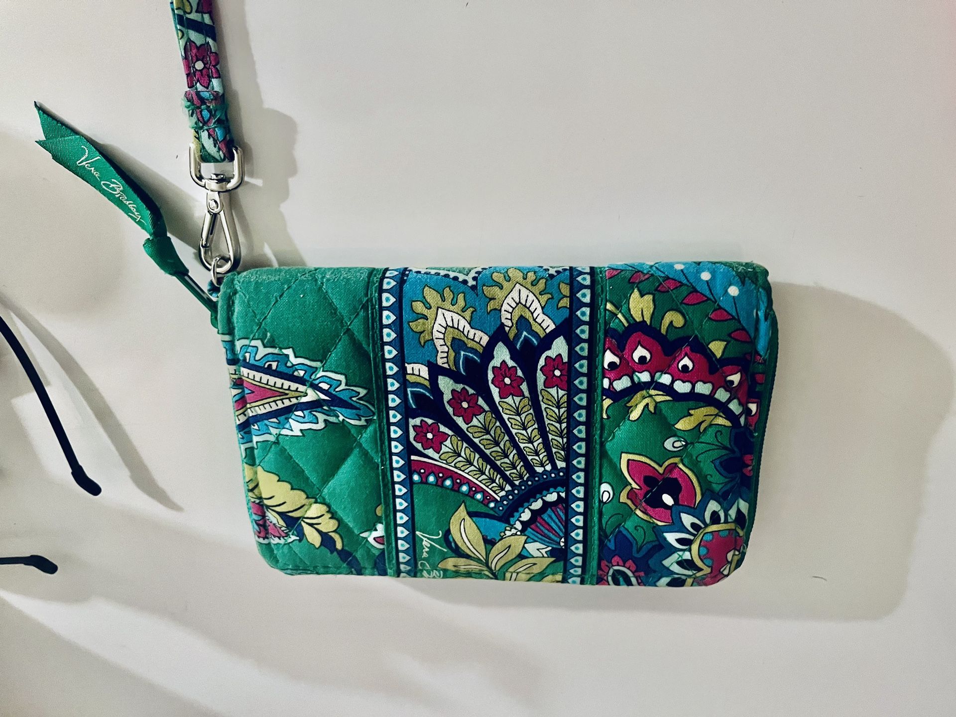 Petit Zip Around Vers Bradley Wristlet Wallet. Preowned, Barely Used. 