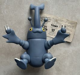 Nintendo 1999 Tomy Japan Pokemon Soft Vinyl DX Deluxe Heracross Figure w/ Tags