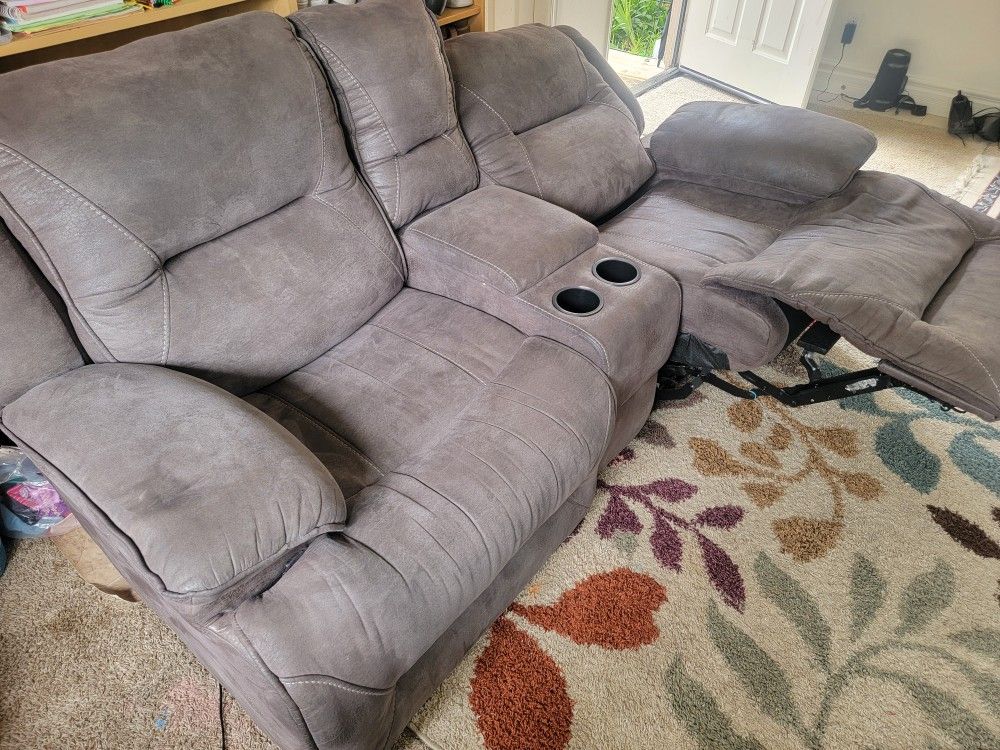 Beatiful Recliner Couch
