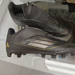 Kids Adidas soccer cleats size 1.5