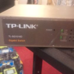 TP Link.  No Power Cord