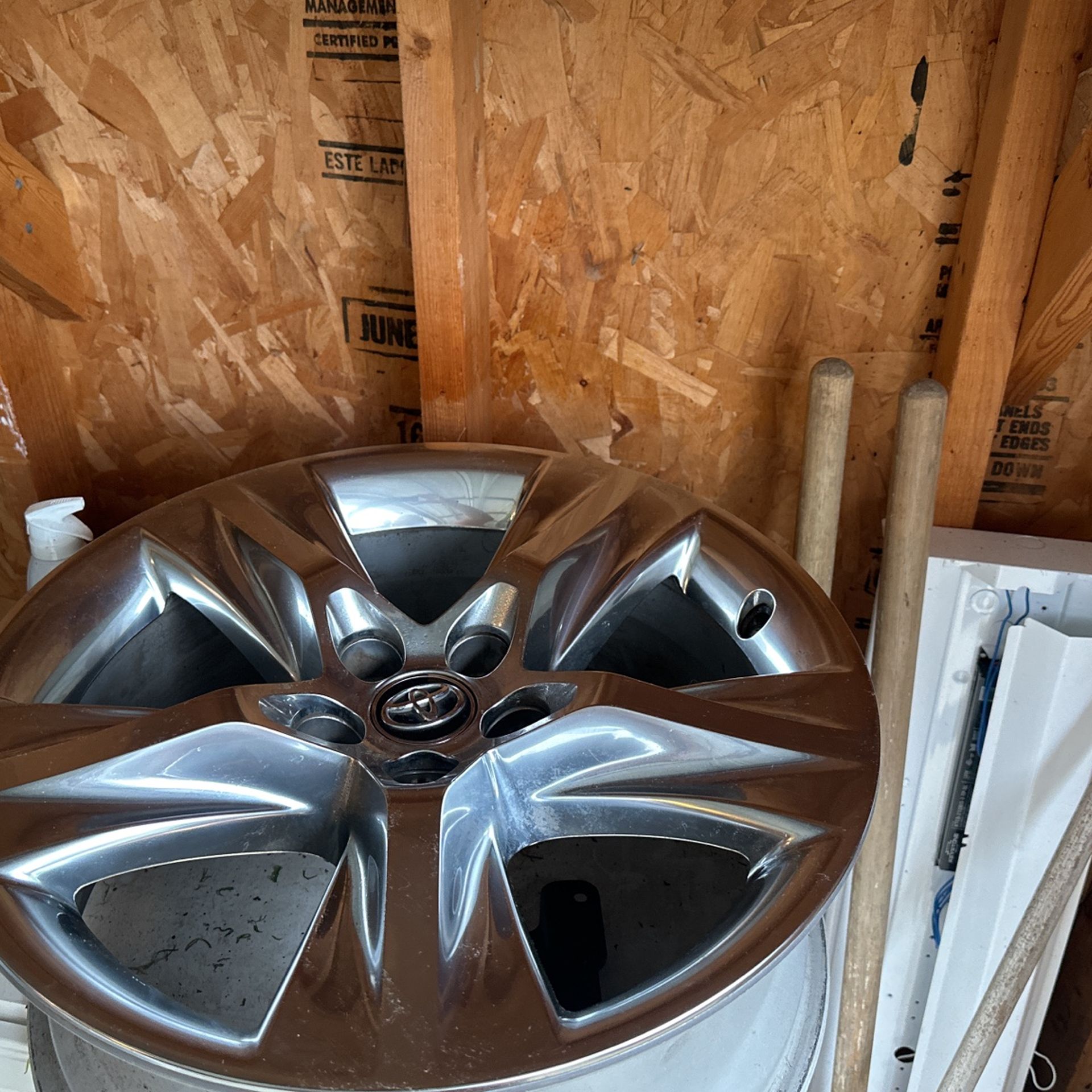 (1) Oem Toyota Highlander 2016/2019 /19”/5x114. Mm