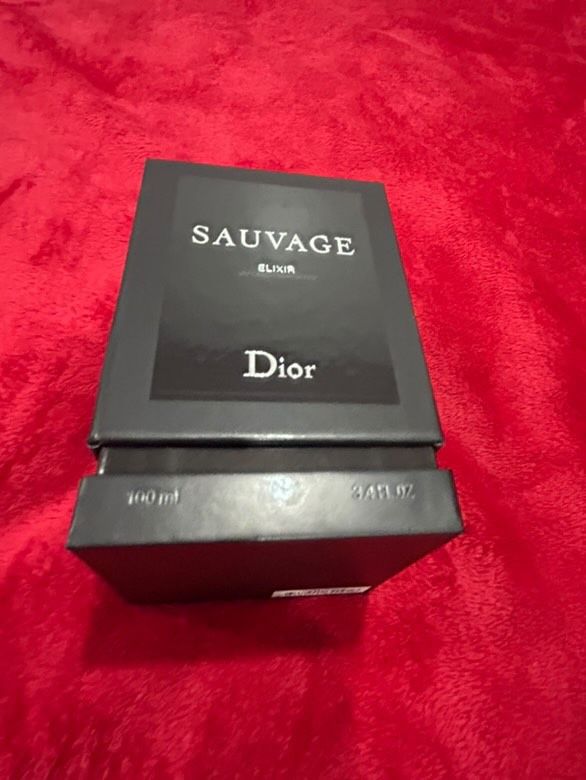 Dior sauvage elixir 100ml smells amazing.