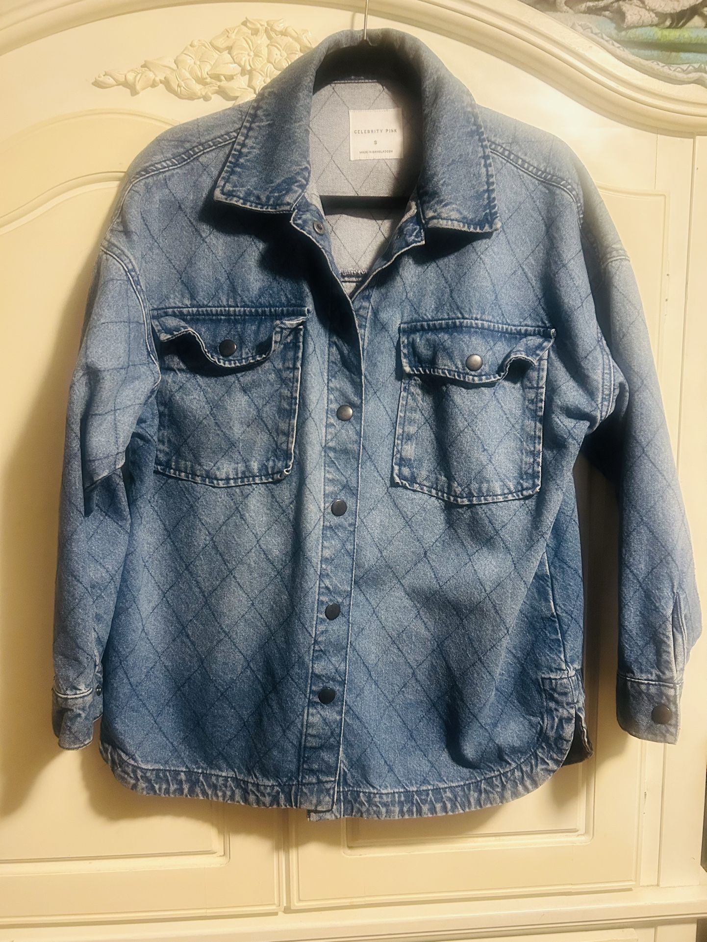 Jean jacket.. 7.00$