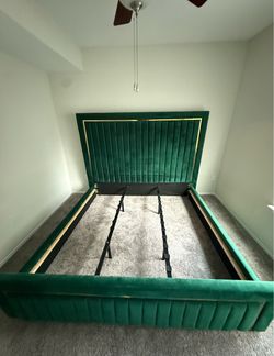 Elberta Upholstered King Bed