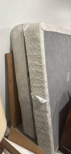 Queen/full Size Mattress And Box Spring